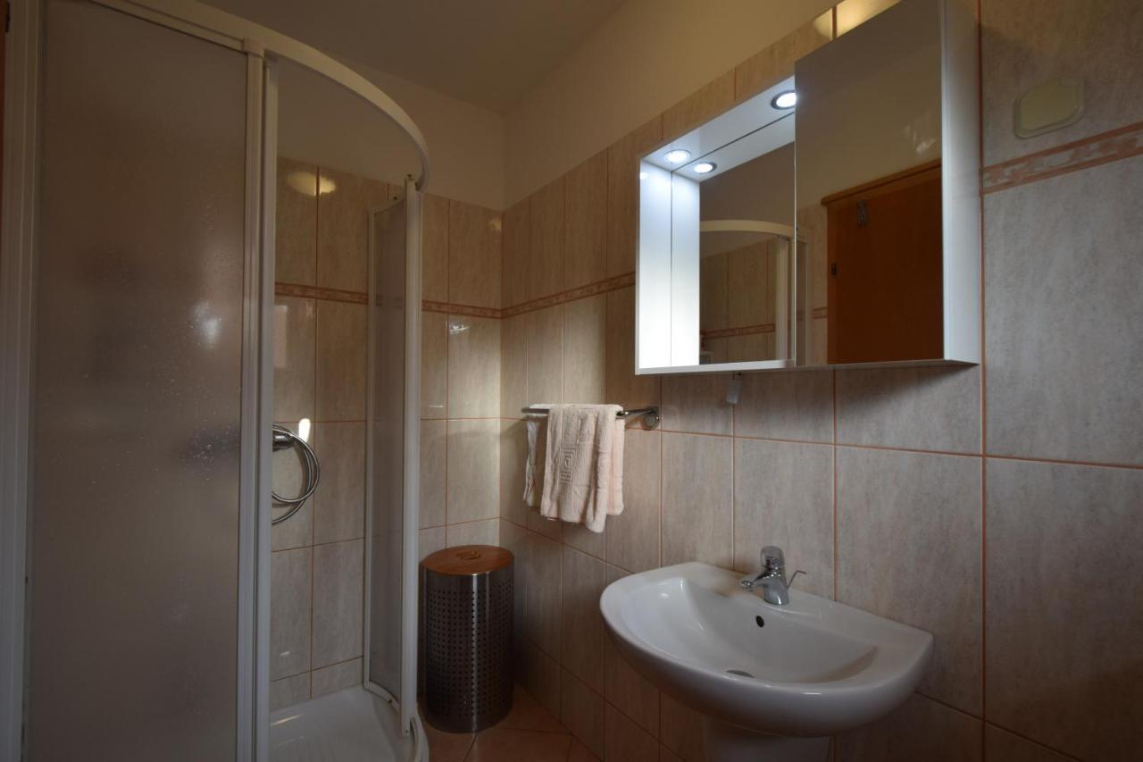 Apartment Jelka Malinska Eksteriør bilde