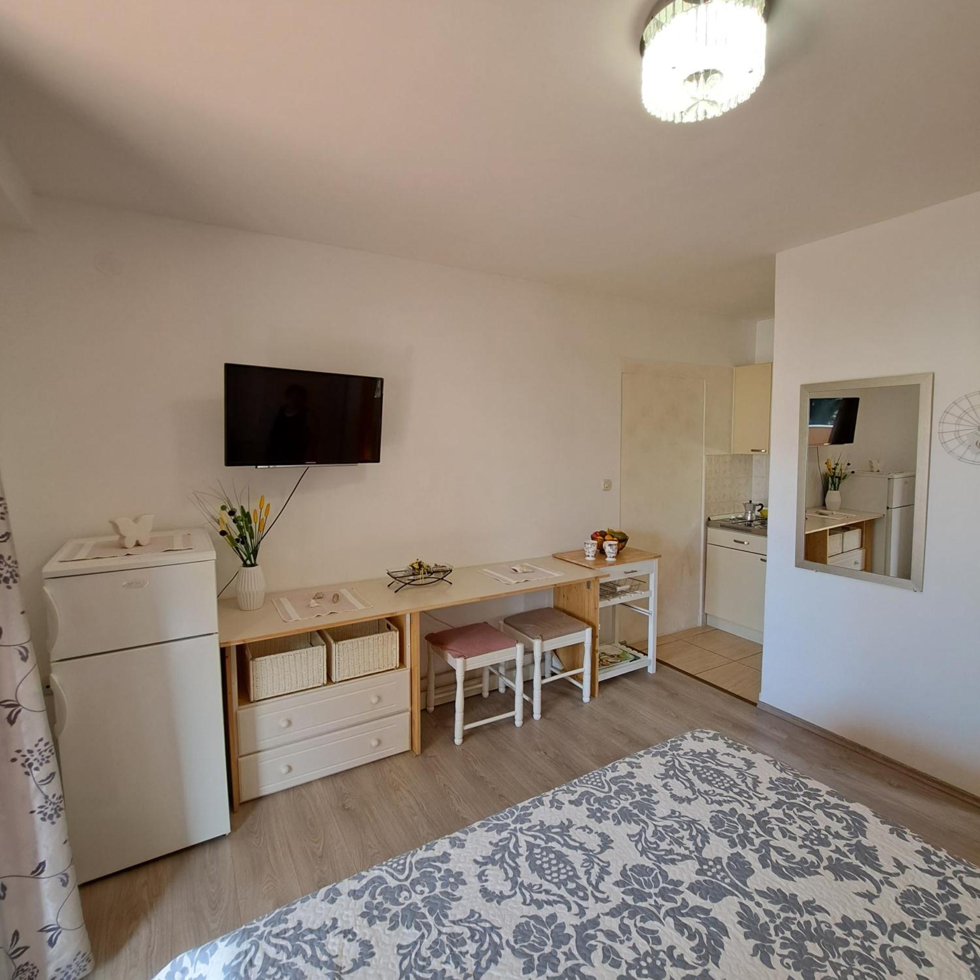 Apartment Jelka Malinska Eksteriør bilde