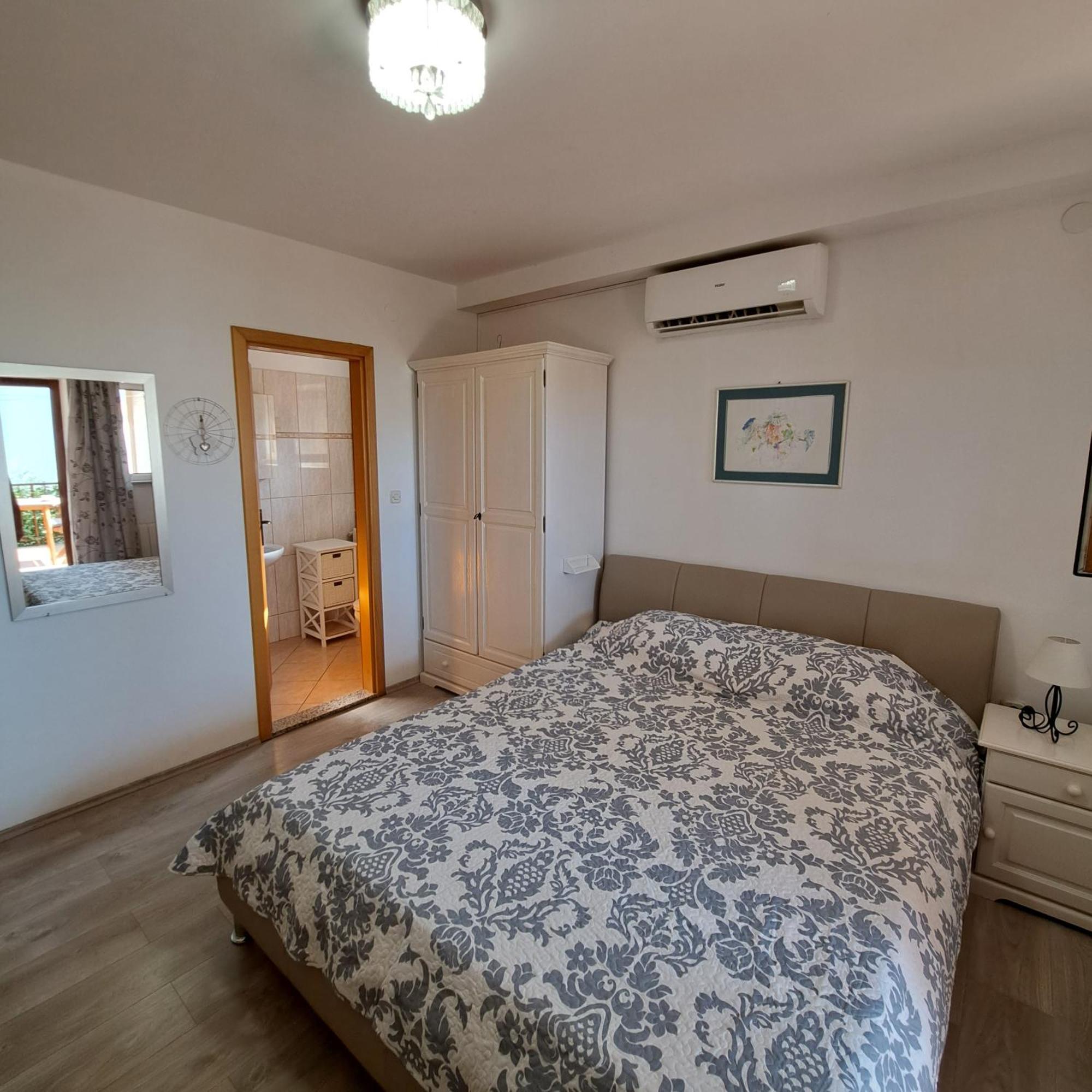 Apartment Jelka Malinska Eksteriør bilde